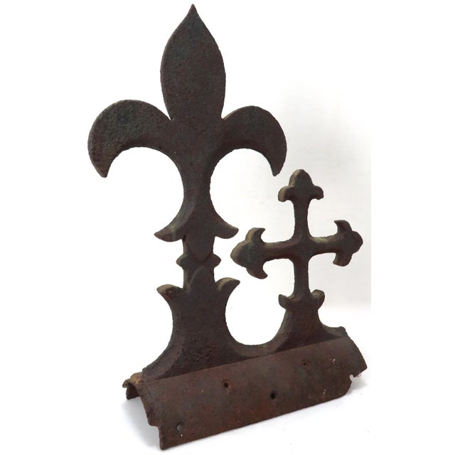 Large Antique American Cast Iron Architectural Fleur De Lis Fence Pediment Fragment For Sale In Boston - Image 6 of 13