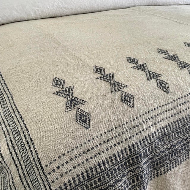 Mid-Century Modern Akriti Cream Wool Throw For Sale - Image 3 of 9