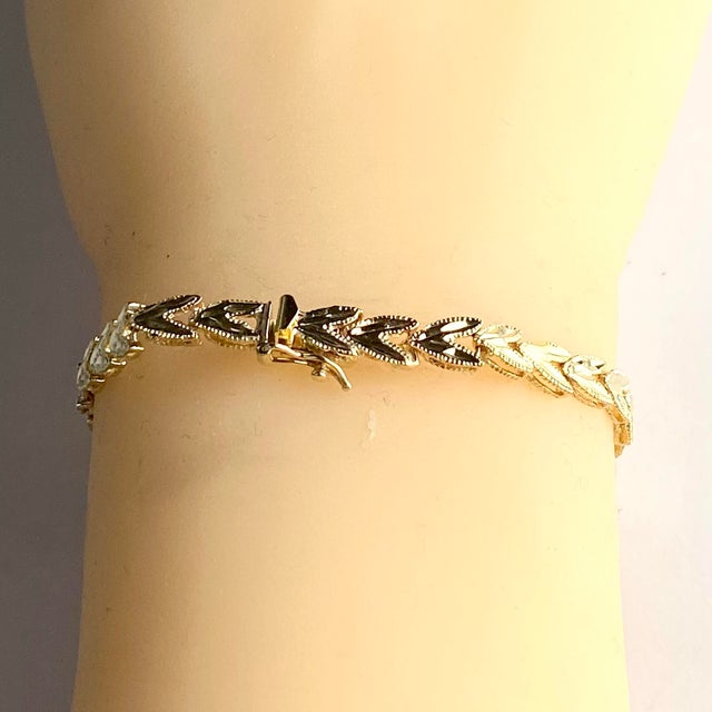 14k Yellow Gold Leaf Motif Stacking 7.5" Bracelet Etched Reflective Accents For Sale - Image 4 of 10