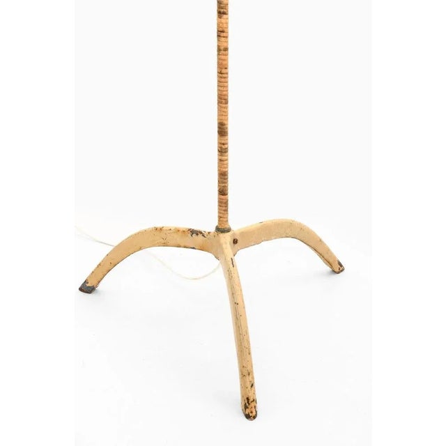 Very rare floor lamp model 9609 designed by Paavo Tynell. Produced by Taito Oy in Finland. This piece is attributed to the...