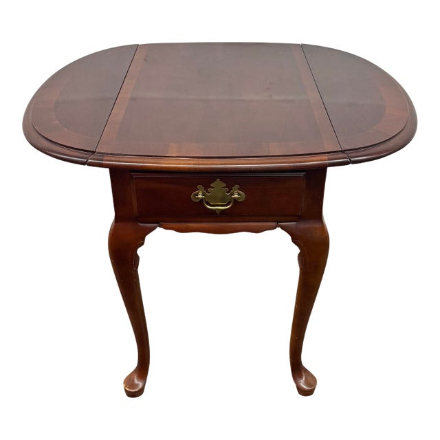 1990s Stanley Queen Anne Mahogany Drop Leaf Accent Table For Sale