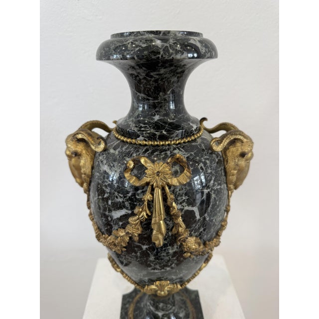 Ornamental Vase in Green Marble and Gilded Bronze, France, 1800s For Sale - Image 10 of 18