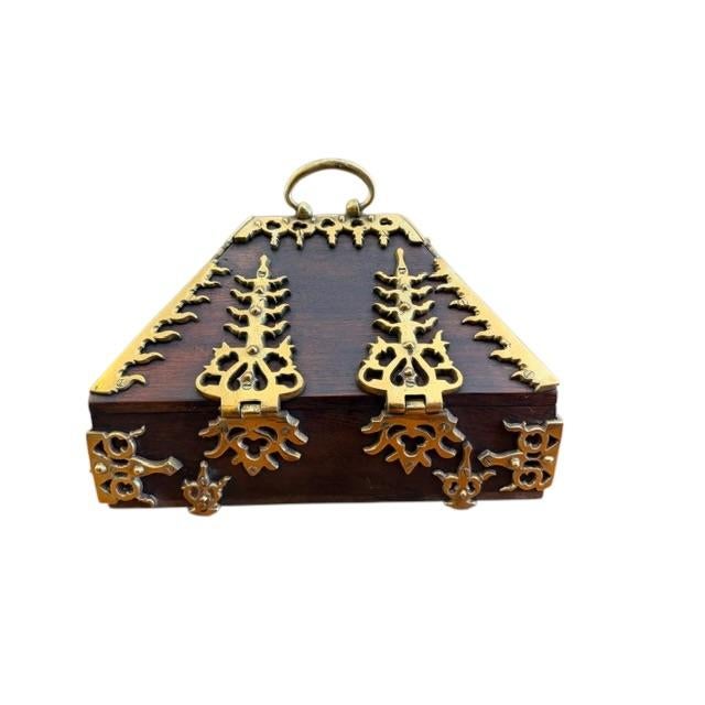 18th Century 18th Century Brass Mounted and Lacquered “Marriage” Dowry Box. For Sale - Image 5 of 7