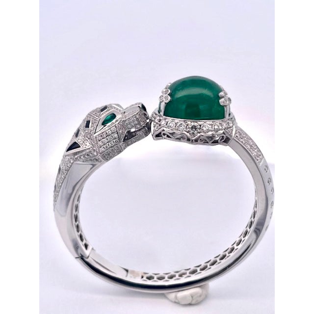 Emerald Diamond Onyx Panthere Bracelet With Large Cabochon Emerald 29.78 CTS For Sale - Image 10 of 12
