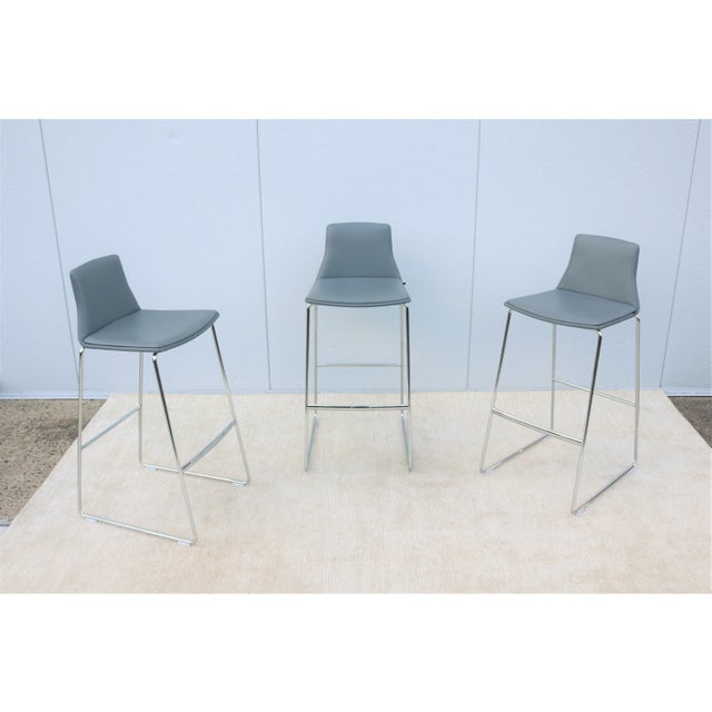 These slim and graceful Montara650 Bar height stools are comfortable and well-crafted. Features sculpted oak veneered...