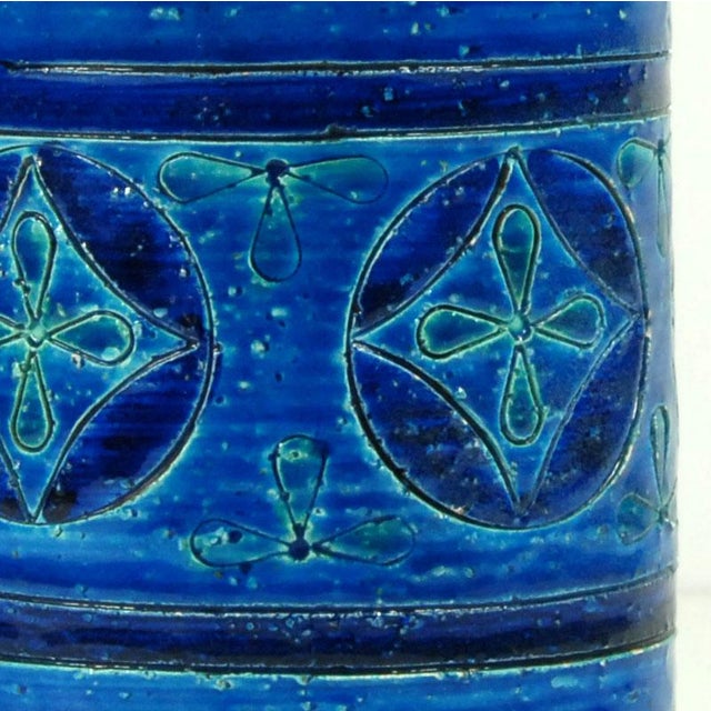 Mid-Century Modern Rimini Blue Ceramic Vase by Aldo Londi for Bitossi, Italy, 1960s For Sale - Image 3 of 10