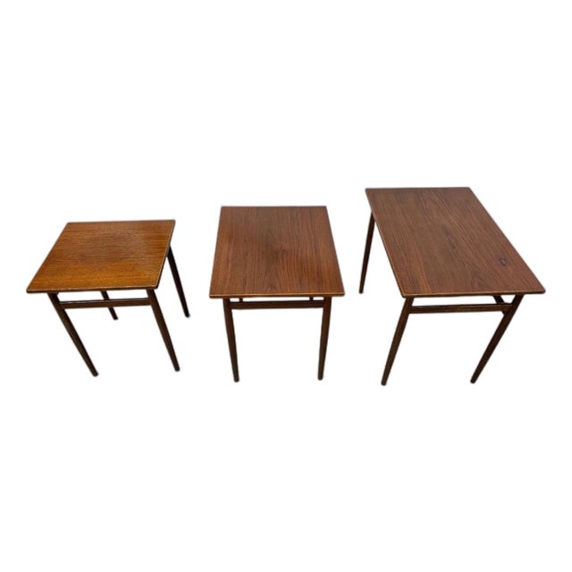 Mid-Century Modern Walnut Nesting Tables - Set of 3 For Sale