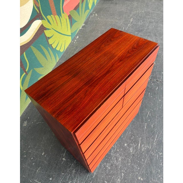 Simple, timeless design in this Arne Wahl Iversen for Vinde Mobelfabrik Danish rosewood tallboy. All drawers slide...