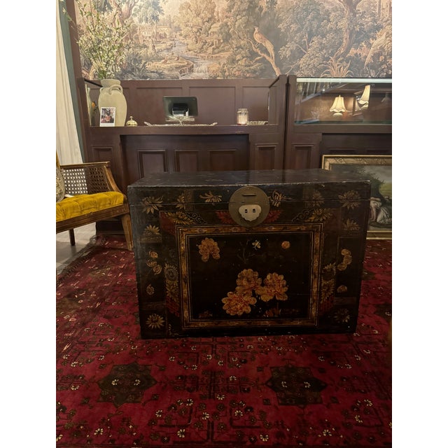19th Century Chinese Black Lacquer Wedding Trunk With Hand Painted Peony Motifs For Sale - Image 4 of 6