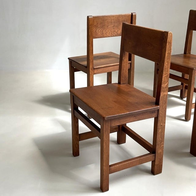 A set of 4 compact Dutch chairs with a modernist, rational design. Most probably made as a kitchen table set. At first...