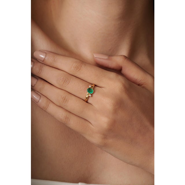 14k Yellow Gold Oval Natural Emerald & Diamond Bezel-Set Ring Size 5 for Women For Sale - Image 4 of 13