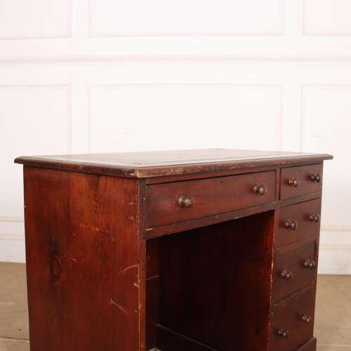 English Children's Desk in Mahogany For Sale - Image 4 of 9