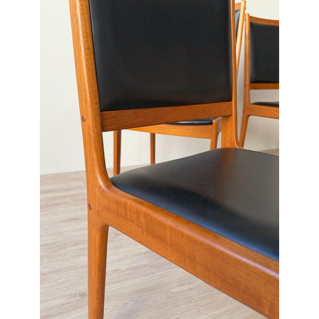 Mid-Century Danish Modern Teak High-Back Dining Chairs, a Set of 6 For Sale In New York - Image 6 of 12