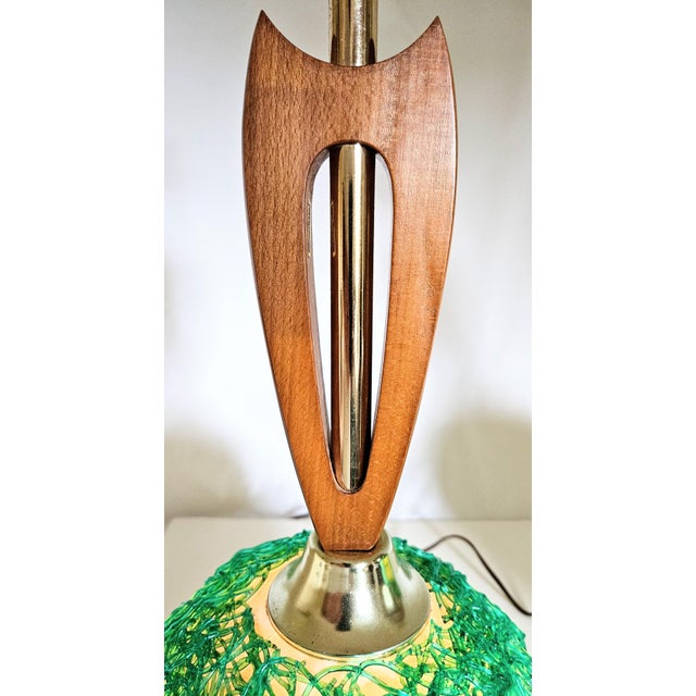 1960s 1960s Retro Atomic Green Spaghetti String and Walnut Table Lamps Pair For Sale - Image 5 of 5