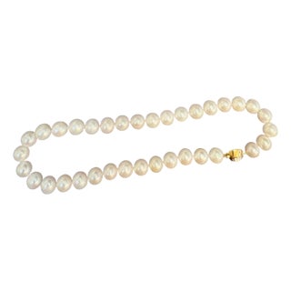 Cultured Chinees Pearl Necklace Length 15", 18 Karat Two Tone Gold Clasp For Sale