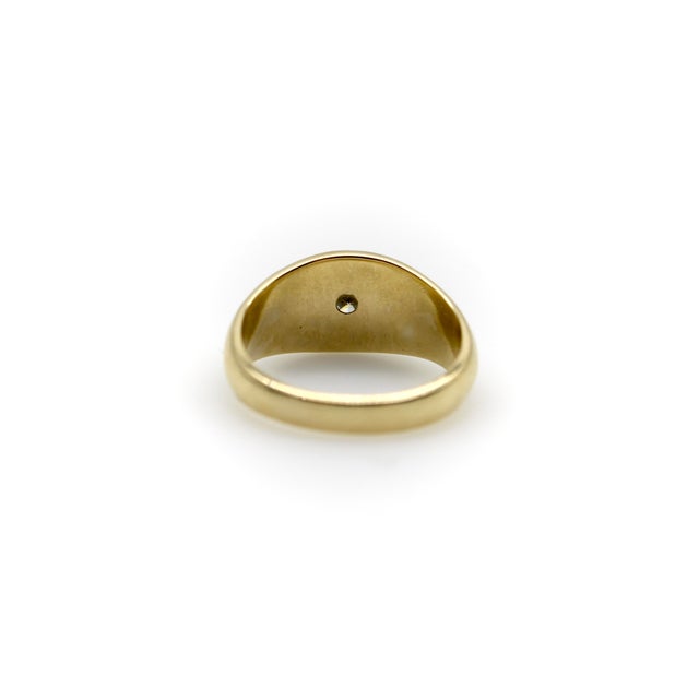1990s 1990s 14k Gold Oval Signet Ring With Heart-Shaped Diamond, Size 6.5 For Sale - Image 5 of 11