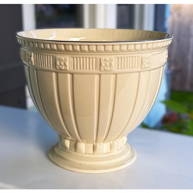 1990s Lenox Ivory Pedestal Bowl – Made in the Usa For Sale In New York - Image 6 of 8