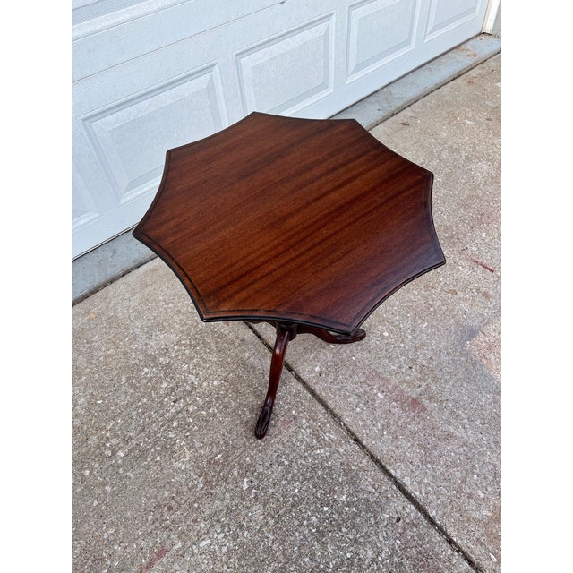 Wood Scalloped Edge Inlaid Octagonal Mahogany Lamp Side Table For Sale - Image 7 of 12