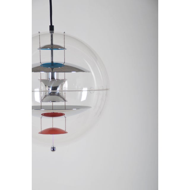 Acrylic Glass VP Globe 40 Pendant Lamp by Verner Panton for Verpan, 2010s For Sale - Image 3 of 8