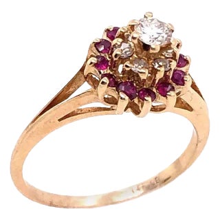 14 Karat Yellow Gold Diamond and Ruby Cluster Contemporary Ring 0.20 TDW, Size 6 For Sale
