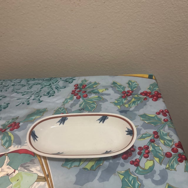 This charming vintage Syracuse China piece features the iconic "Aurora" pattern, showcased by its creamy off-white...