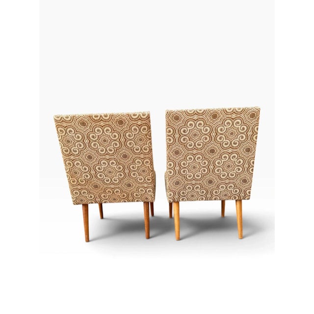 Pair of Hungarian Mid-Century Slipper Chairs by Kocséri MGTSZ | Original Swirl Pattern Fabric | Tapered Legs | 1970s For Sale - Image 10 of 16