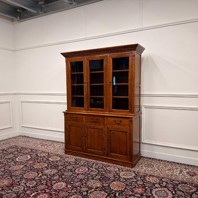 English Classic Bookcase from Eichholtz For Sale - Image 4 of 18