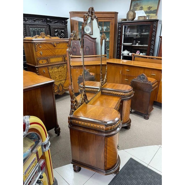 Up for sale is a beautiful bedroom vanity that is a part of a 5 piece bedroom set from roughly the late 1930's. This set...