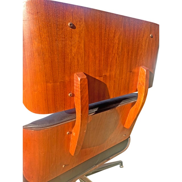 1970s Vintage Mid Century Modern Leather Lounge Chair and Ottoman Attributed to Selig For Sale - Image 5 of 16