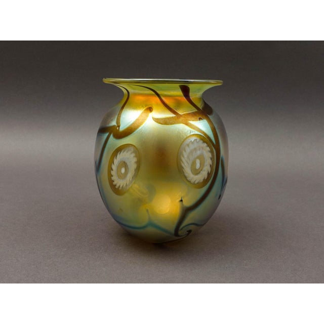 Robert Eickholt 1995 Robert Eickholt Iridescent Gold Aurene Art Glass Sea Anemone Flower Vase For Sale - Image 4 of 9