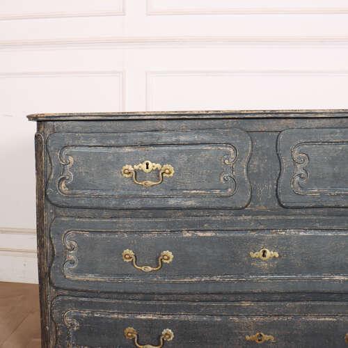 French Carved Commode in Oak For Sale - Image 3 of 13