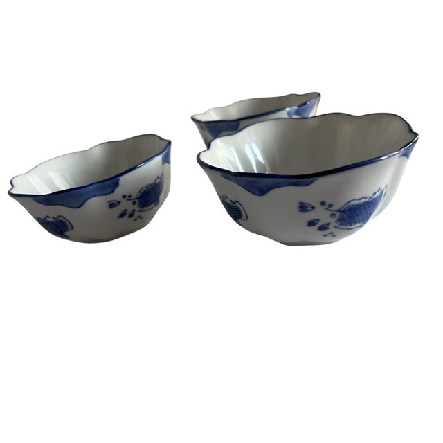 1990s 1990s Hand-Painted Blue & White Fish Bowl Scalloped Edge, Made in Brazil- Set of 3 For Sale - Image 5 of 7