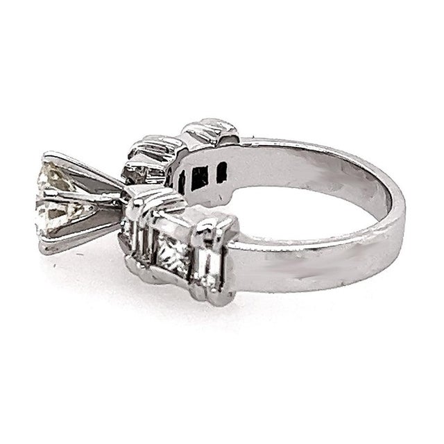 Contemporary Late 20th Century 1.00 Round G VS1 GIA Ring, Size 5 For Sale - Image 3 of 5