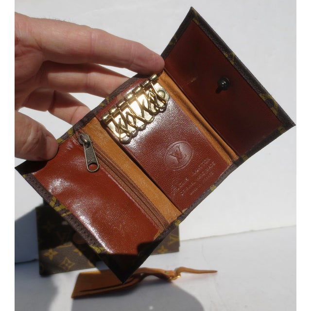 Late 20th Century Louis Vuitton Group of 5 Purses- Group of 5 For Sale - Image 5 of 11