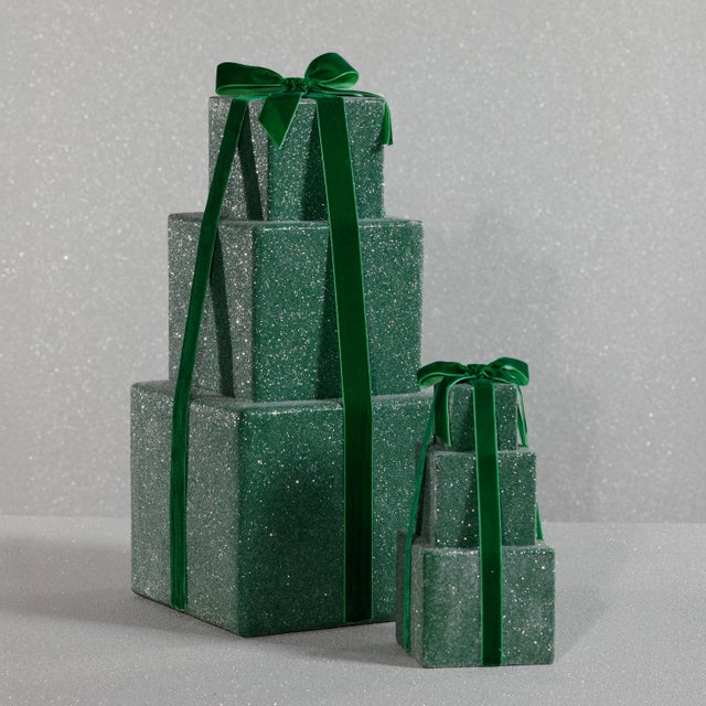 Stacked Presents Holiday Resin Figurine, Green, 8.5" For Sale - Image 4 of 6