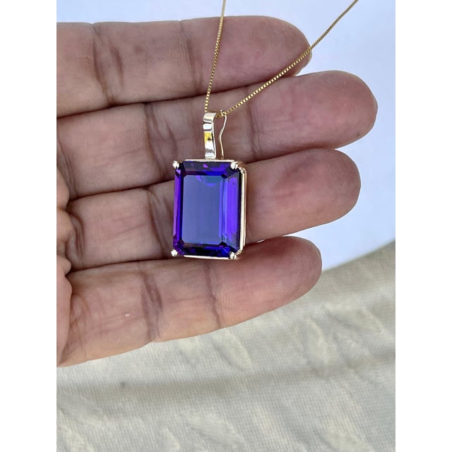 2000 - 2009 12 Ct Emerald Cut Amethyst Pendant /Necklace + 14 Kt Yellow Gold Chain Vintage For Sale - Image 5 of 18