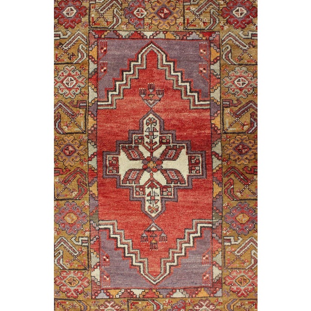 Geometric Vintage Turkish Oushak Carpet in Soft Red, Light Purple, & Gold Border For Sale - Image 4 of 7