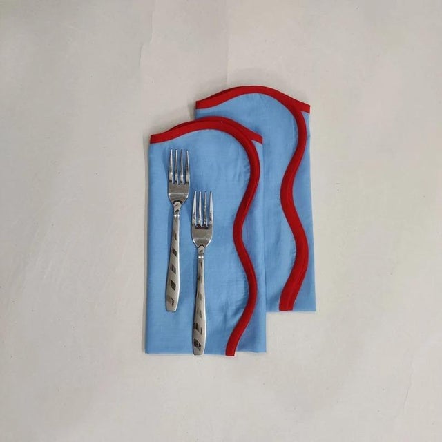 These scalloped napkins have a complimentary color piped around the border - adding a fun twist to your tabletop! Pair...