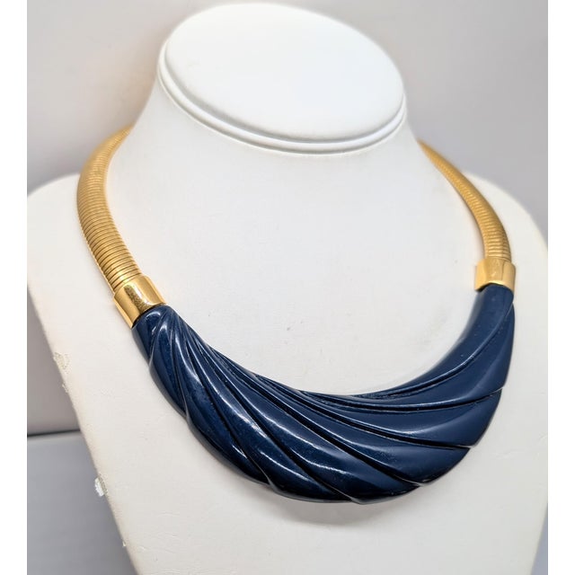 Monet Vintage 1980s Signed Monet Goldtone Navy Blue Resin Molded Collar Necklace For Sale - Image 4 of 7