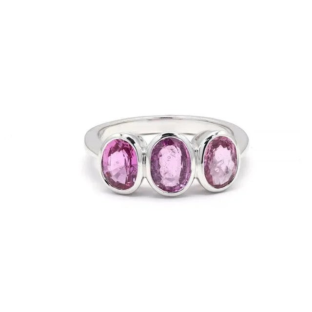 Modern 3.54Ct Three Stone Pink Sapphire Cocktail Ring in 18k Gold Size 7 For Sale - Image 3 of 7