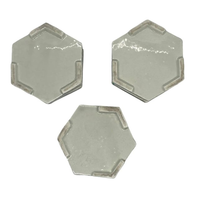 Ceramic Early 20th Century Small Chinese Famille Verte Hexagonal Porcelain Hand Painted Boxes With Lids - Set of 3 For Sale - Image 7 of 13