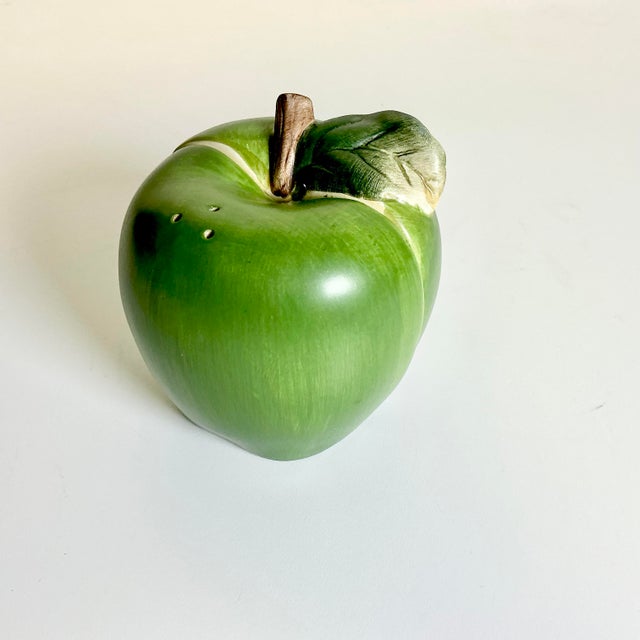 Green 1980s Vintage Boho Chic Arts & Crafts Trompe L’Oeil Green Apple Salt & Pepper Shakers - A Pair For Sale - Image 8 of 14
