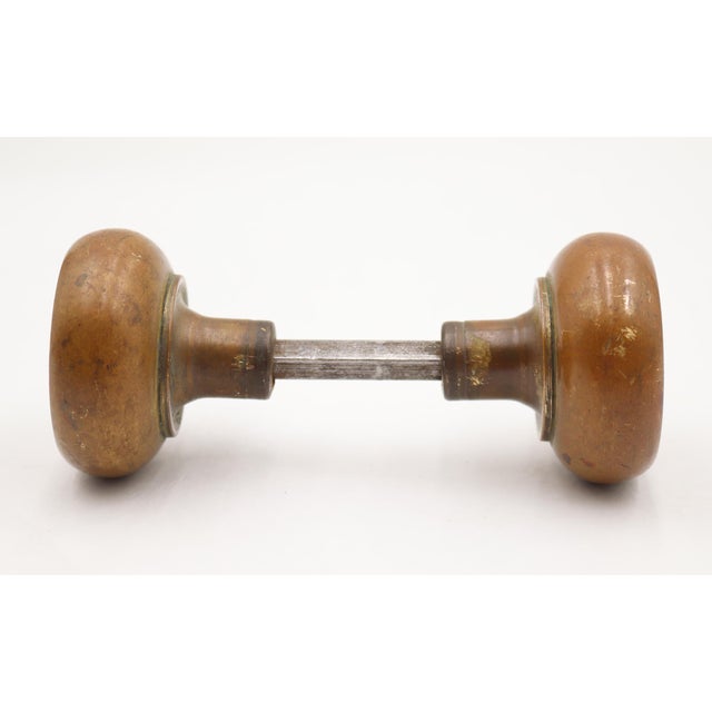 Traditional Pair of Vintage Six Fold Scallop Brass Door Knobs For Sale - Image 3 of 5