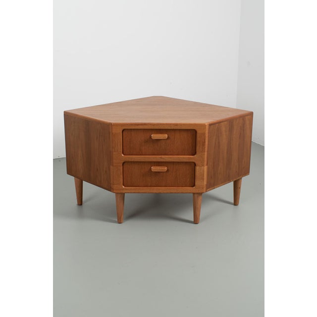 Silkeborg teak corner cabinet with drawers and new legs. An ideal tv-cabinet to use in a corner. It has some light...