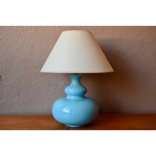 This table lamp is a beautiful retro piece, both elegant and bohemian. It features a colorful, glossy ceramic base. In a...
