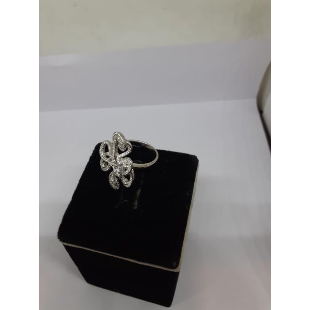 Natural Diamond Ring with 1.56 Carats Diamond in 18k Gold For Sale - Image 4 of 6