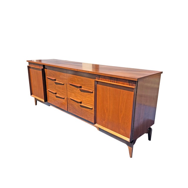 Mid Century Modern Vintage Long Dresser or Credenza Floating Design Parvin Style For Sale - Image 12 of 15