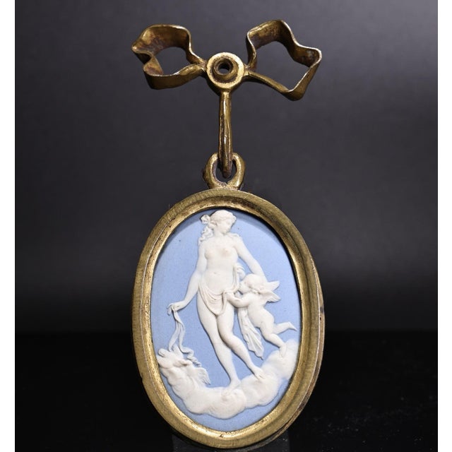 Antique 19th Century Wedgwood Light Blue Jasperware Plaque of Venus and Cupid in a Gilt Frame For Sale In New York - Image 6 of 7