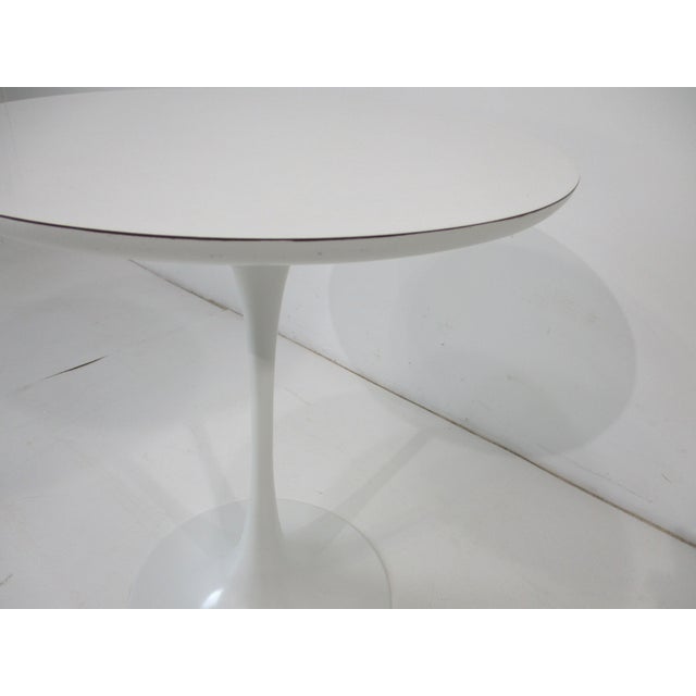 Burke Tulip Side Table in the Style of Saarinen and Knoll (D) For Sale In Cincinnati - Image 6 of 9