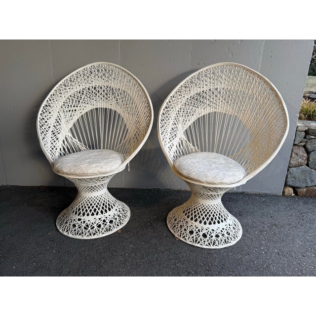Off-white 1960s Pair of Russell Woodard Spun Fiberglass Peacock Fan Throne Chairs For Sale - Image 8 of 12